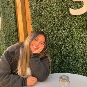 Meet your Posher, Claudia